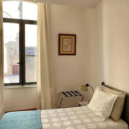 拉套房德拉大教堂公寓 * 纳博讷