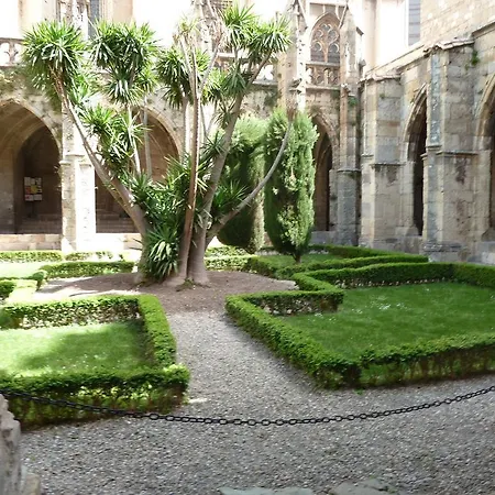 拉套房德拉大教堂公寓 *